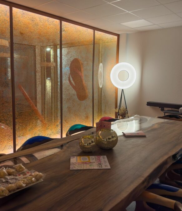 Deuxième étage, salle de réunion