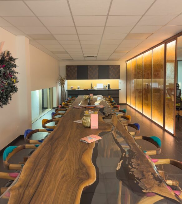 Deuxième étage, salle de réunion