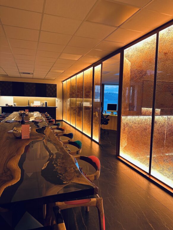 Deuxième étage, salle de réunion